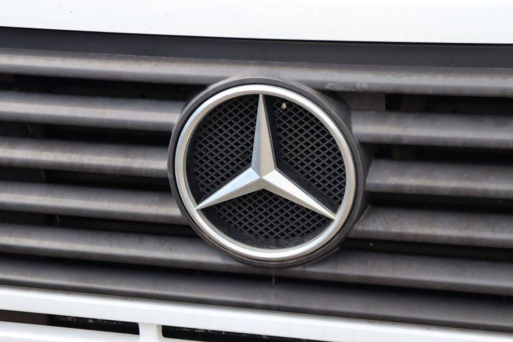 Bakwagen Vrachtwagen Mercedes-Benz Vario 813D Diesel 129pk 2010 (Marge)