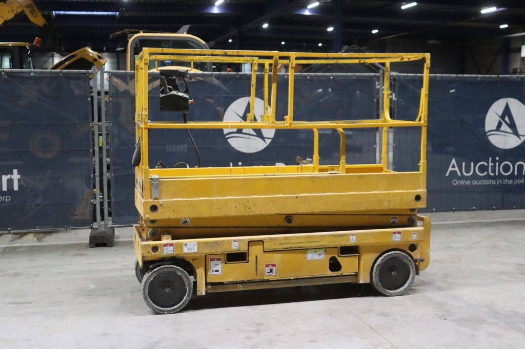 Scherenarbeitsbühne Haulotte Compact 8 Electric 8,2 m 2012
