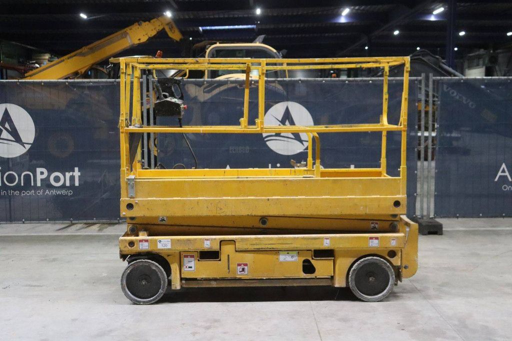 Scherenarbeitsbühne Haulotte Compact 8 Electric 8,2 m 2012