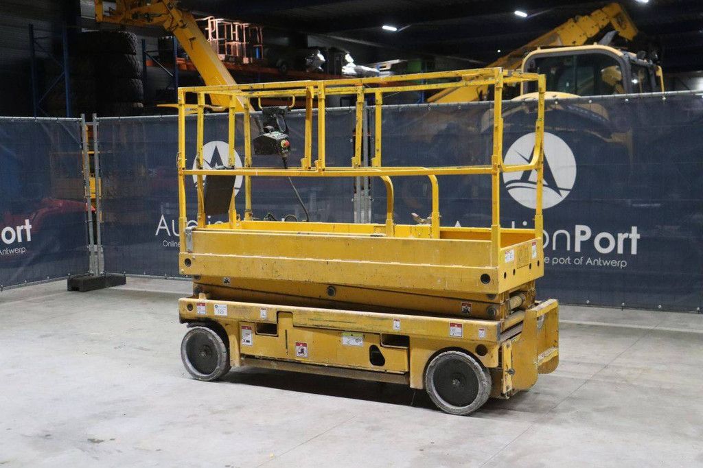 Scherenarbeitsbühne Haulotte Compact 8 Electric 8,2 m 2012