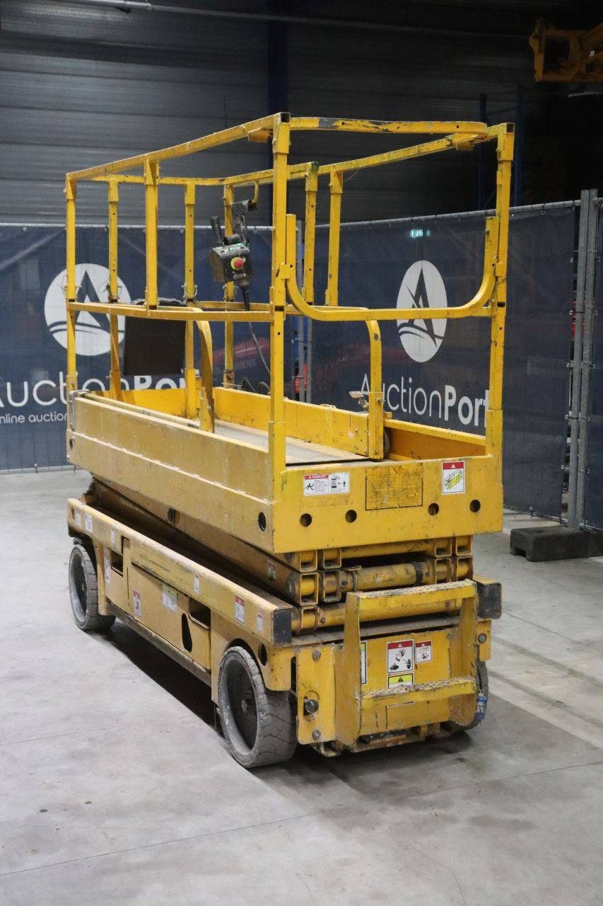 Scherenarbeitsbühne Haulotte Compact 8 Electric 8,2 m 2012