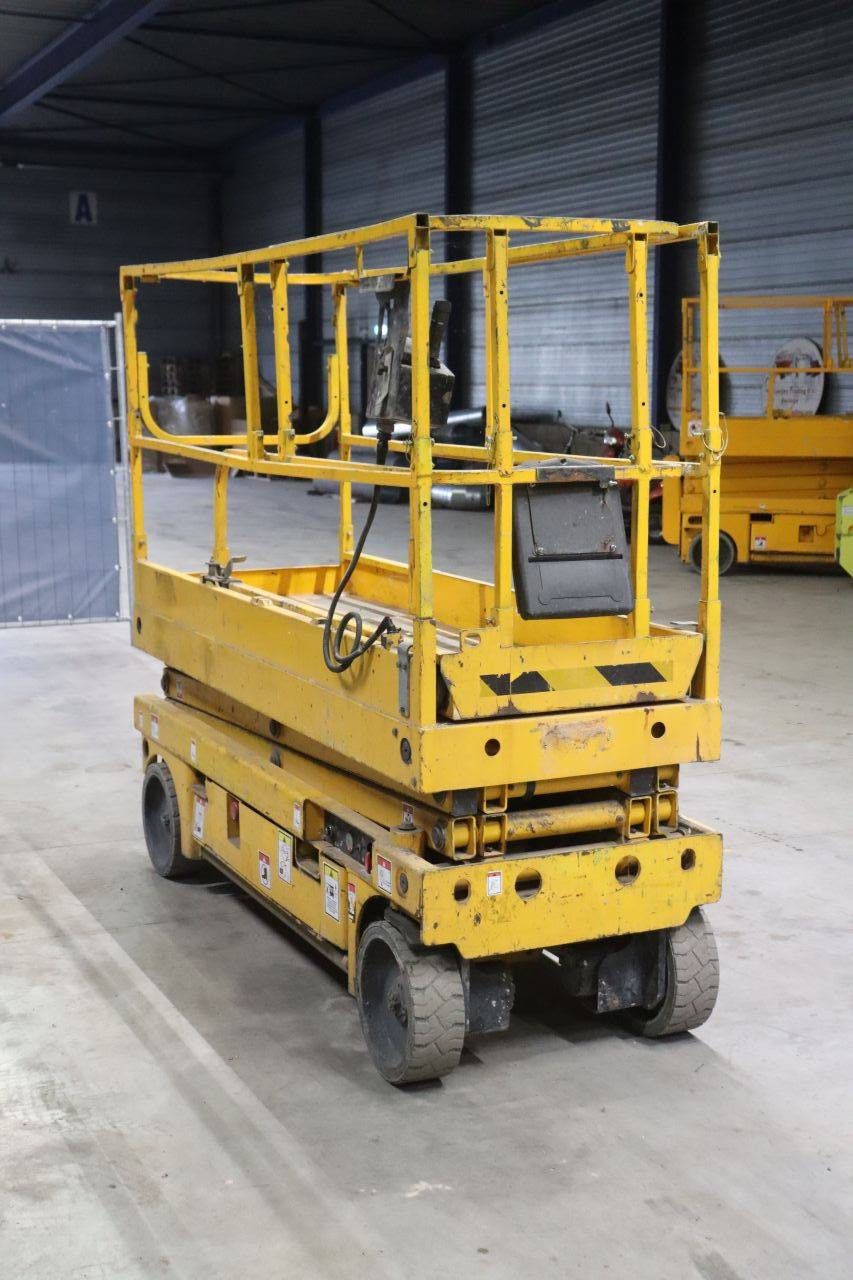 Scherenarbeitsbühne Haulotte Compact 8 Electric 8,2 m 2012