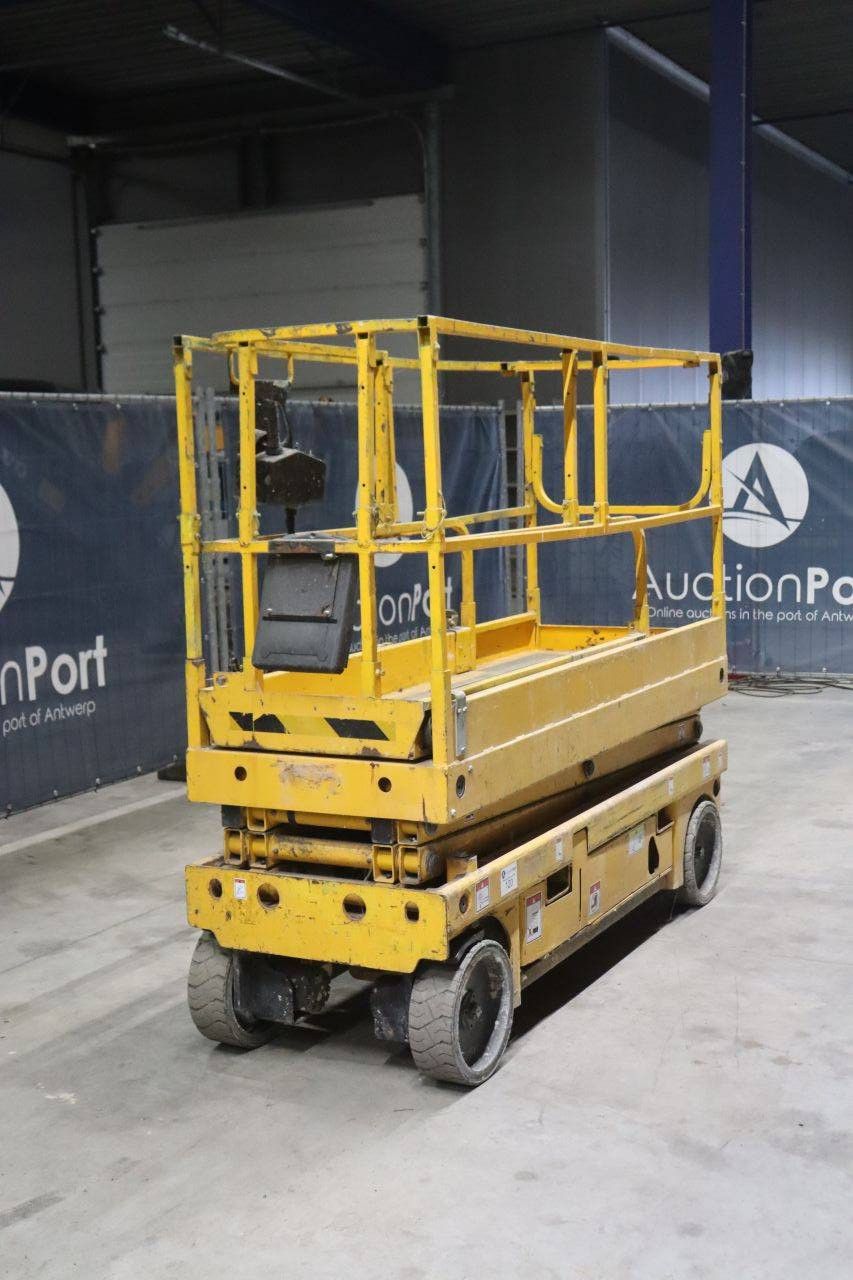 Scherenarbeitsbühne Haulotte Compact 8 Electric 8,2 m 2012