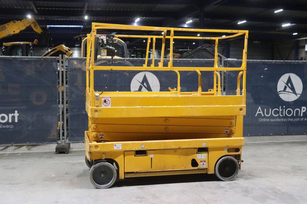 Scherenarbeitsbühne Haulotte Compact 10 Electric 10,15 m 2012