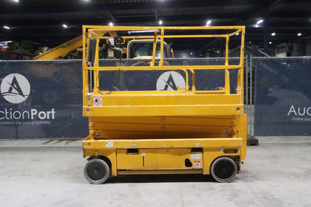 Scherenarbeitsbühne Haulotte Compact 10 Electric 10,15 m 2012