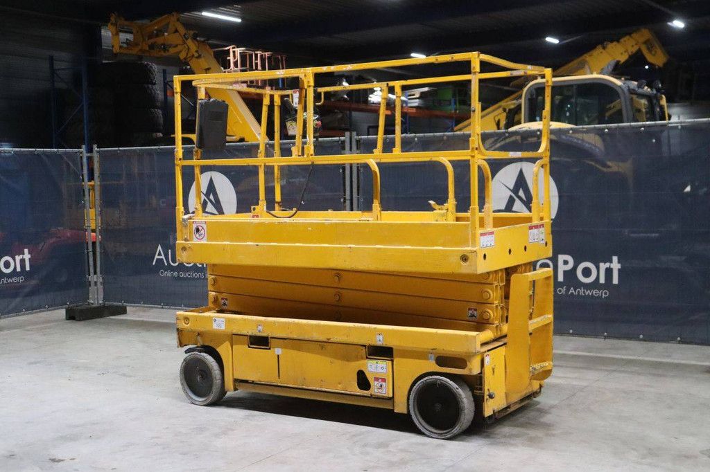 Scherenarbeitsbühne Haulotte Compact 10 Electric 10,15 m 2012
