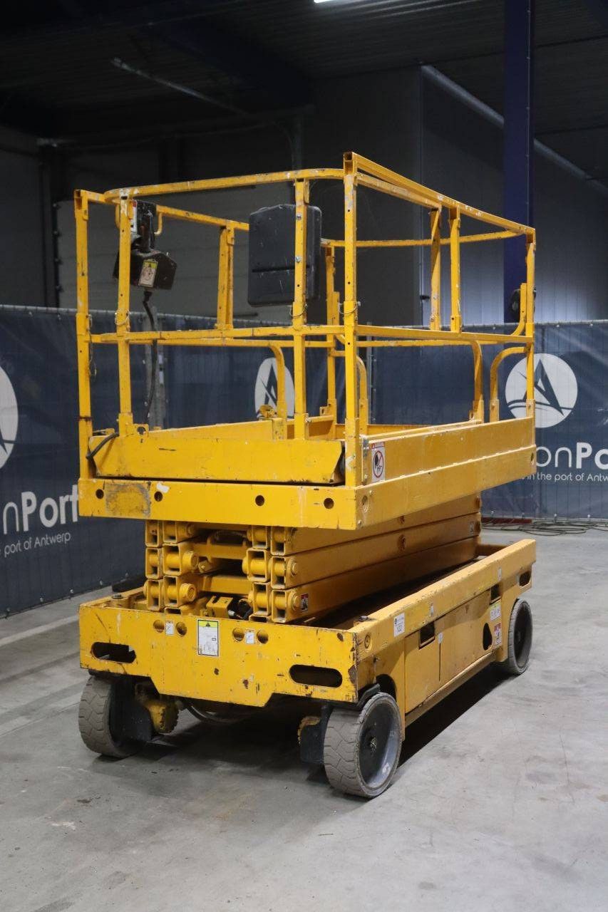 Scherenarbeitsbühne Haulotte Compact 10 Electric 10,15 m 2012