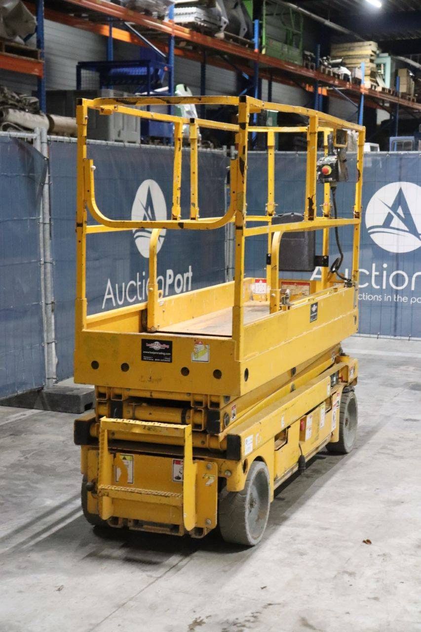 Scherenarbeitsbühne Haulotte COMPACT 8 Electric 8m 2012
