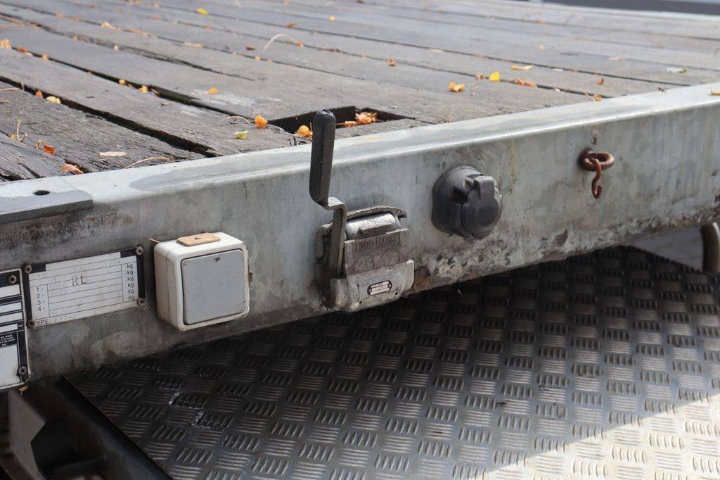 Flatbed Semi-trailer Veldhuizen P 27-2 1999