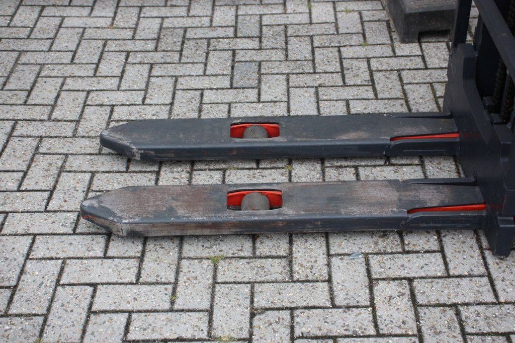 Linde L12 Electric Stacker 1200kg 4.2m 2008