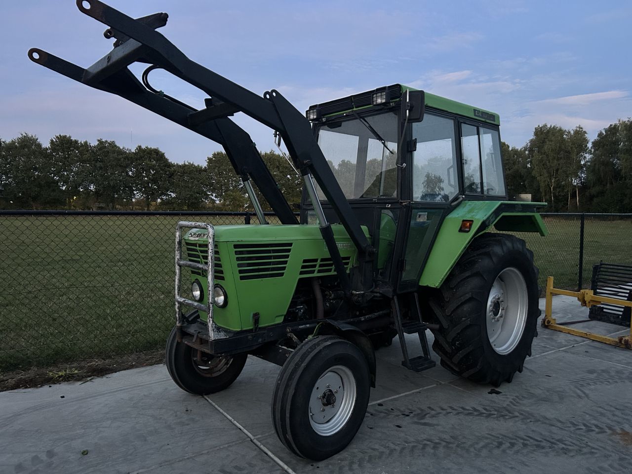Nette deutz 6006 met voorlader (MARGE)