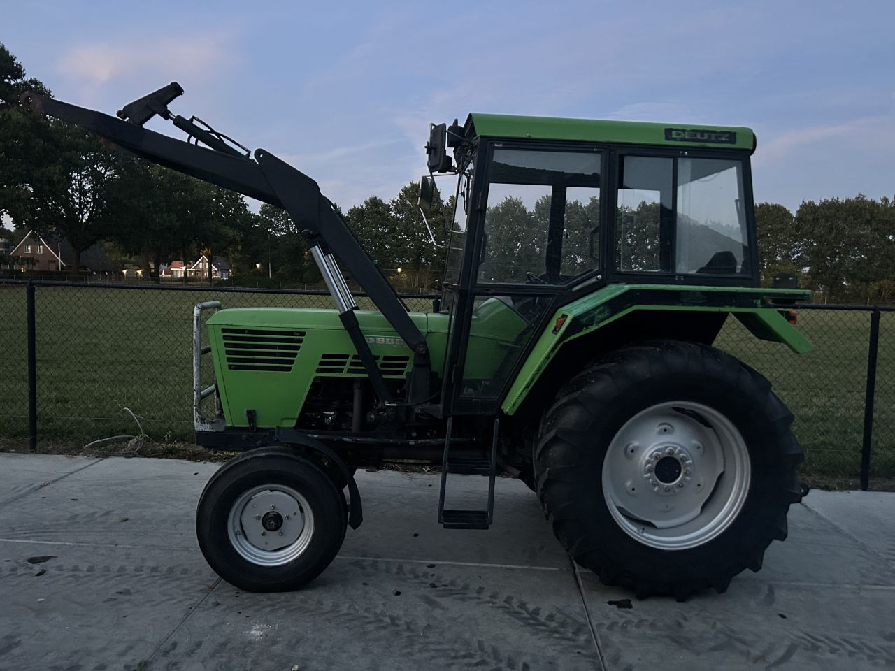 Nette deutz 6006 met voorlader (MARGE)