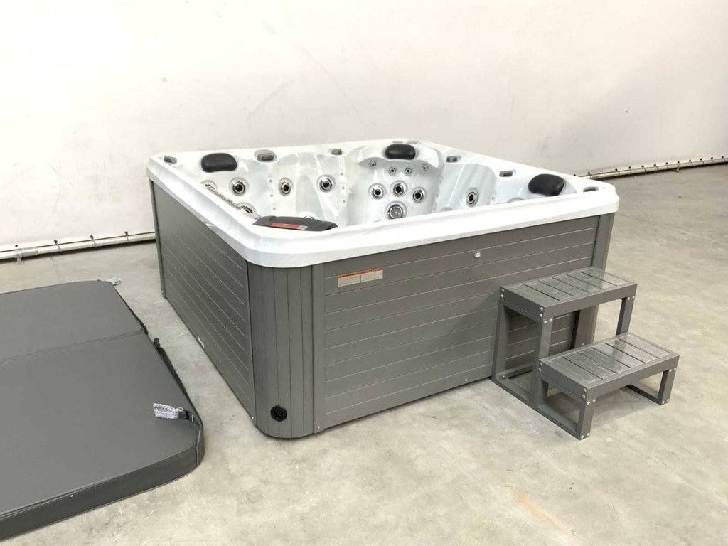 Jacuzzi London met Nordic Insulation 5 Personen Nieuw