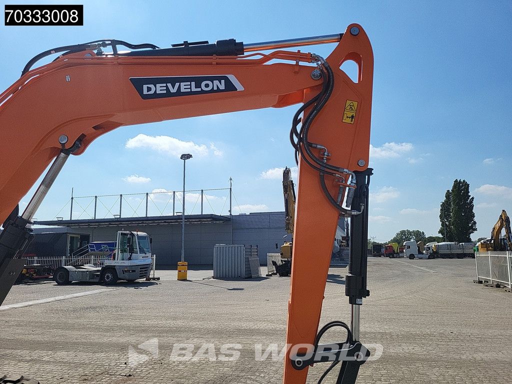 Develon DX85 R-7 A/C - PIN ON / 3 BUCKETS