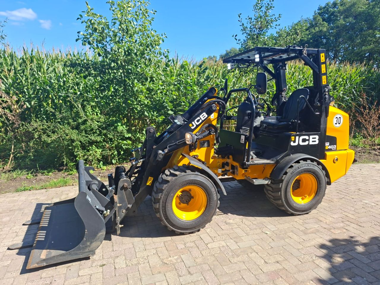 JCB 403 plus stage 5 | bj 2021 | 2320uur | puinbak lepels