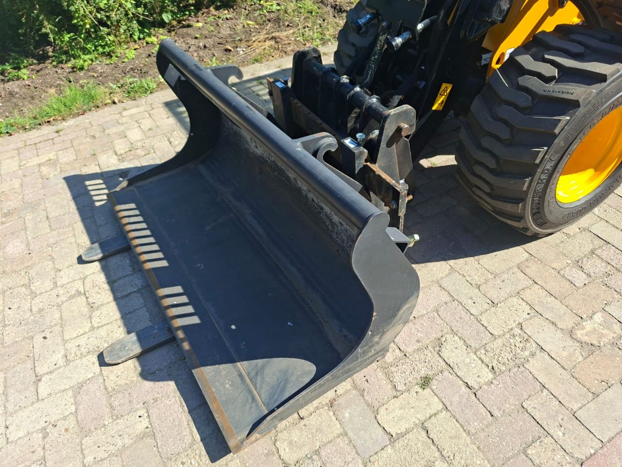 JCB 403 plus stage 5 | bj 2021 | 2320uur | puinbak lepels