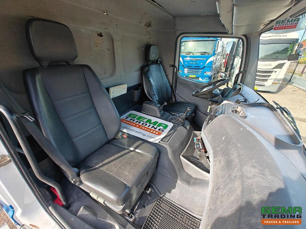 Mercedes-Benz Atego 1624L 4x2 Day Cab Euro4 - 6 CYL - Flatbed Truck 4.4m + Double Hydraulic Ramps - Tool Room - Manual Transmission