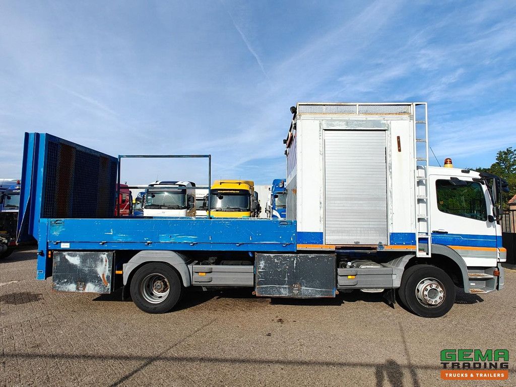 Mercedes-Benz Atego 1624L 4x2 Day Cab Euro4 - 6 CYL - Flatbed Truck 4.4m + Double Hydraulic Ramps - Tool Room - Manual Transmission