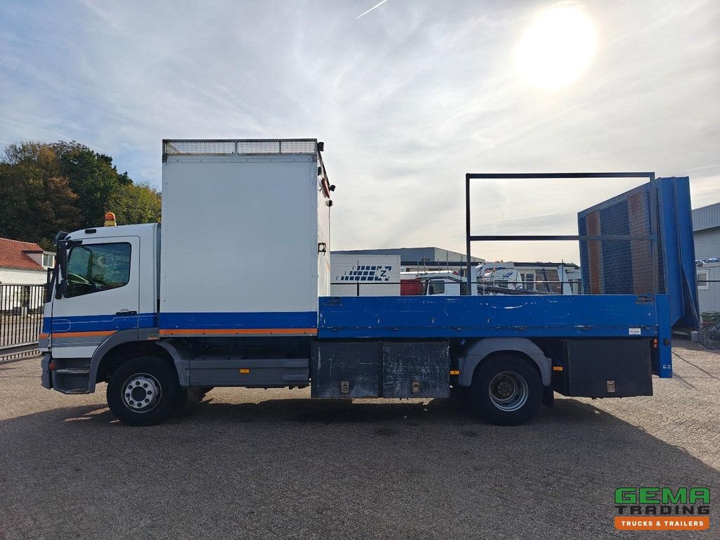 Mercedes-Benz Atego 1624L 4x2 Day Cab Euro4 - 6 CYL - Flatbed Truck 4.4m + Double Hydraulic Ramps - Tool Room - Manual Transmission