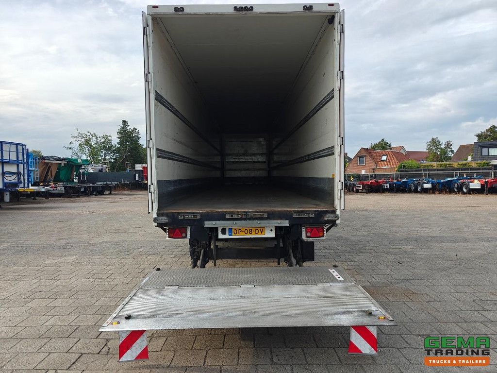 System Trailers TFSSQ18TRPLY Geschlossener Aufbau 13,6 m + Unterklappbare Heckklappe 2000 kg - Lenkachse Tridec + Liftachse - SAF-Scheibenbremsen - TÜV bis 05/2027