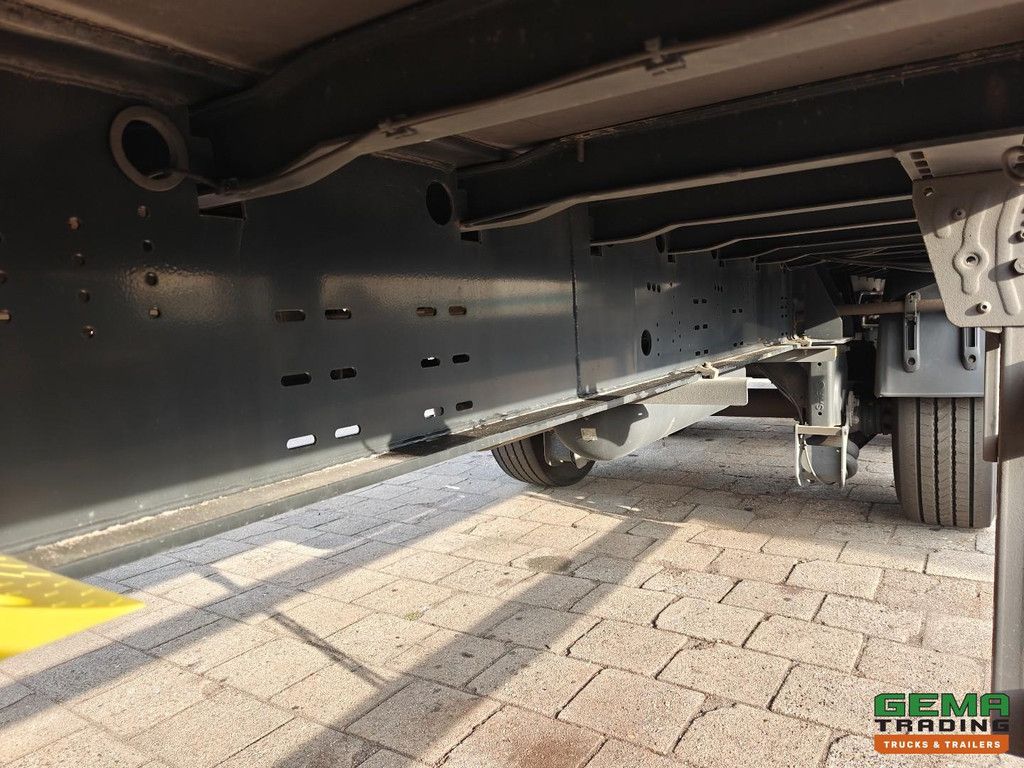 System Trailers TFSSQ18TRPLY Geschlossener Aufbau 13,6 m + Unterklappbare Heckklappe 2000 kg - Lenkachse Tridec + Liftachse - SAF-Scheibenbremsen - TÜV bis 05/2027