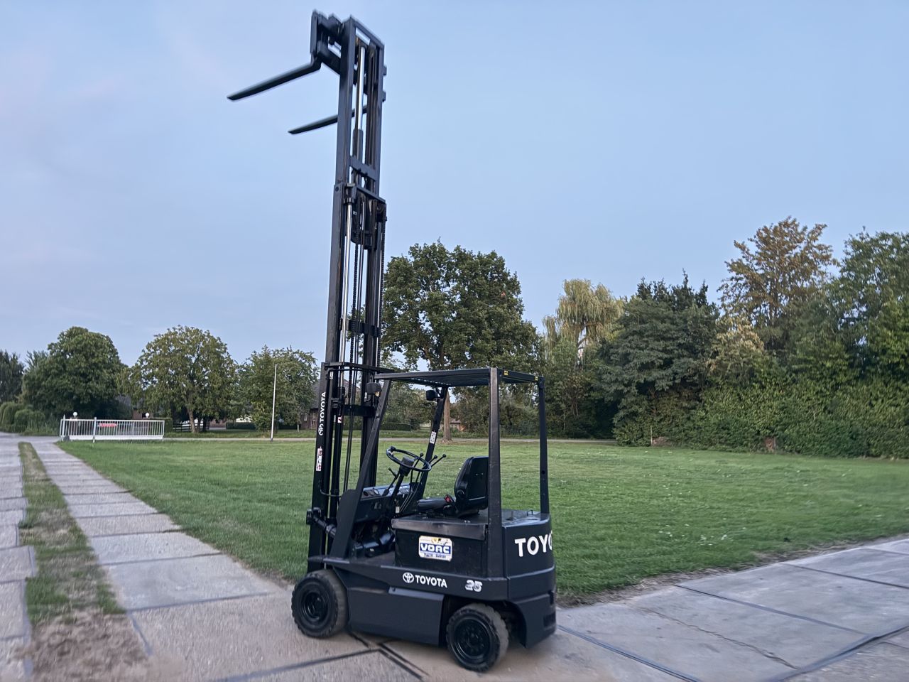 Toyota 2.5 tonner elektrisch triplo 500cm freelift sideshift