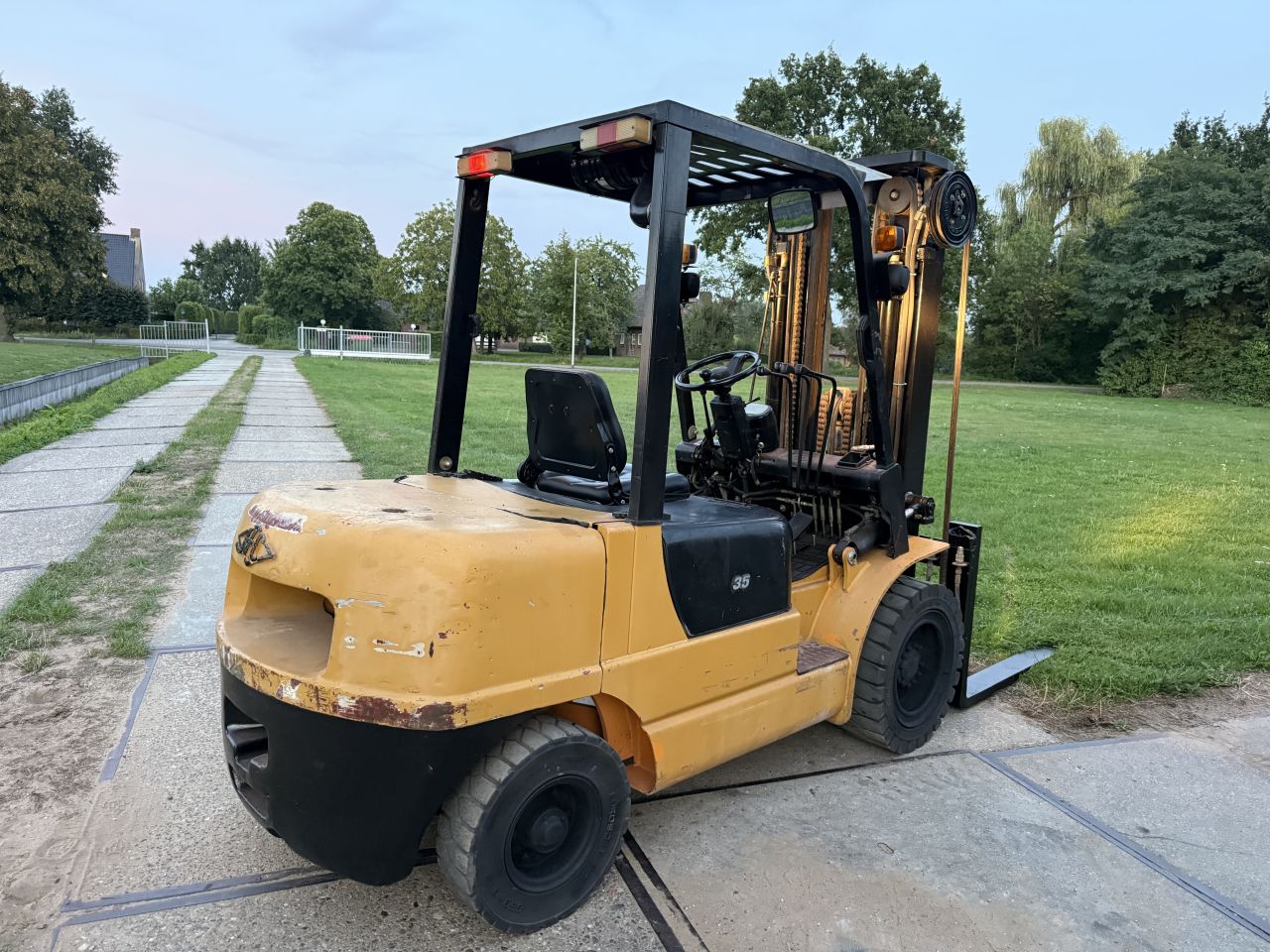 3.5 tonner diesel heftruck 3-delig freelift 4 ventielen 3500uur