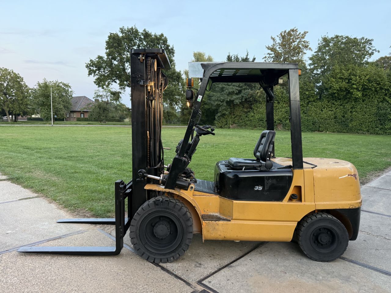 3.5 tonner diesel heftruck 3-delig freelift 4 ventielen 3500uur