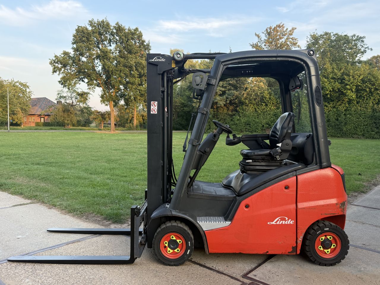 Linde 1600KG diesel heftruck triplo freelift sideshift 8000uur