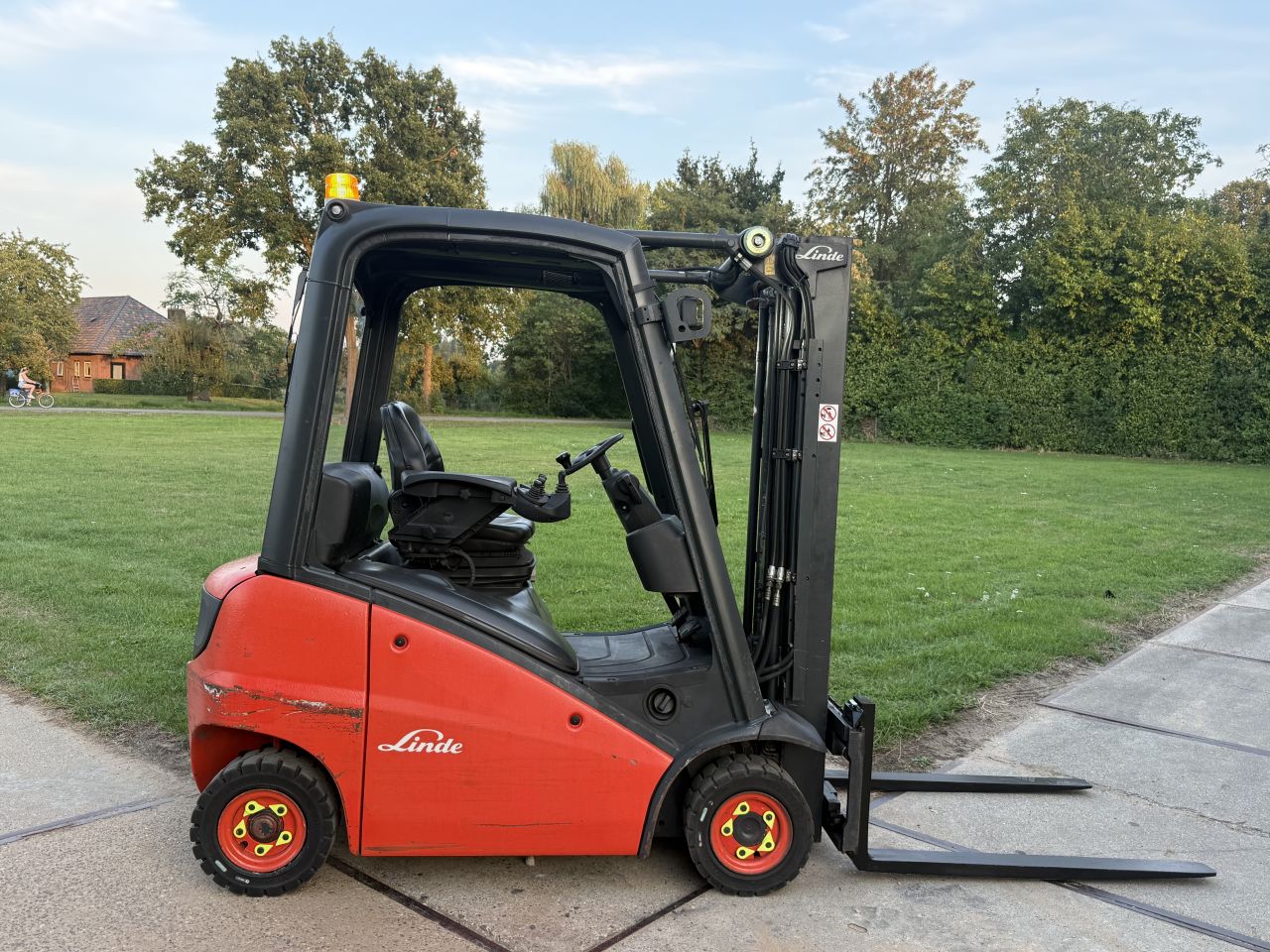 Linde 1600KG diesel heftruck triplo freelift sideshift 8000uur