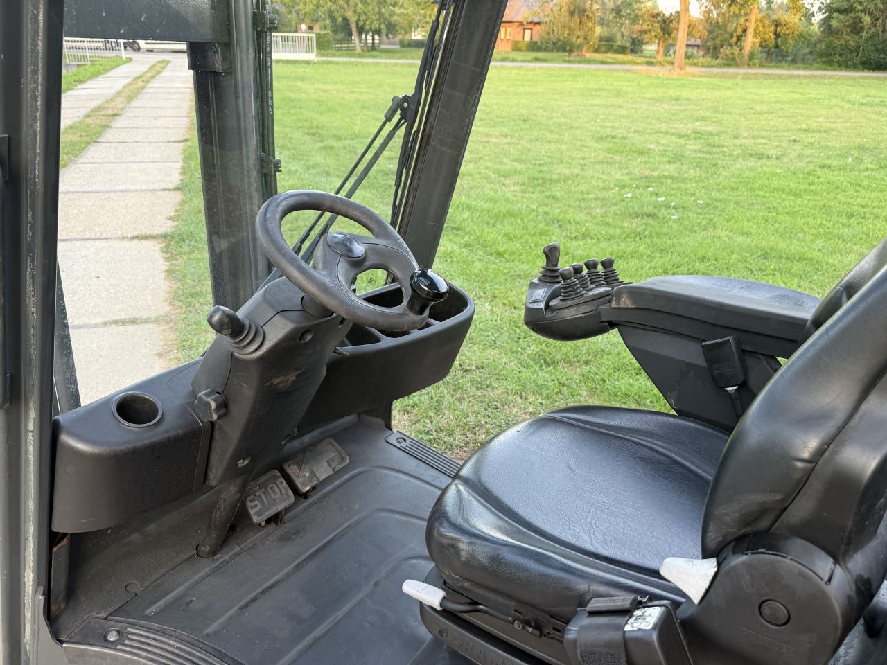 Linde 1600KG diesel heftruck triplo freelift sideshift 8000uur