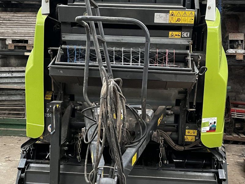 Claas Variant 380 RC