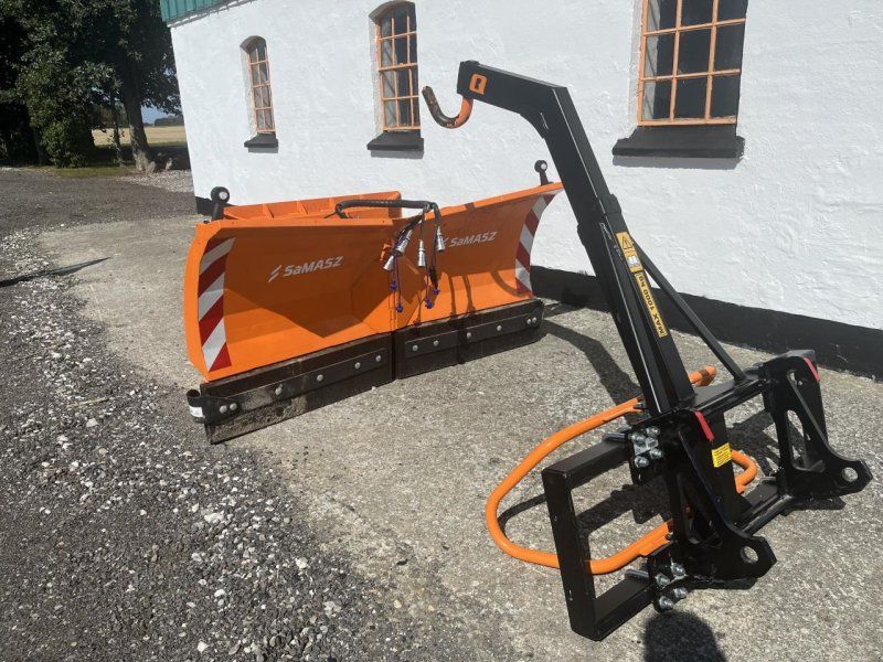 Giant G2700HD PLUS CABINE