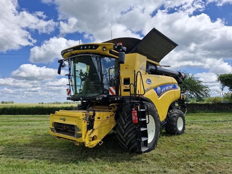 New Holland CR9.90