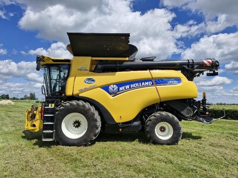 New Holland CR9.90