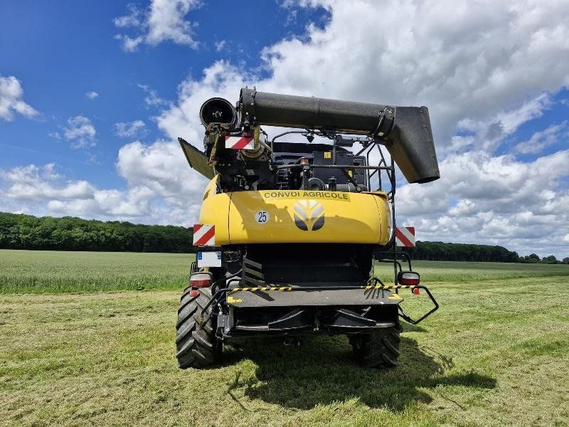 New Holland CR9.90