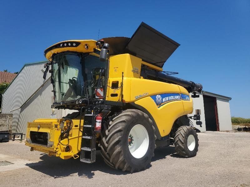 New Holland CR9.90