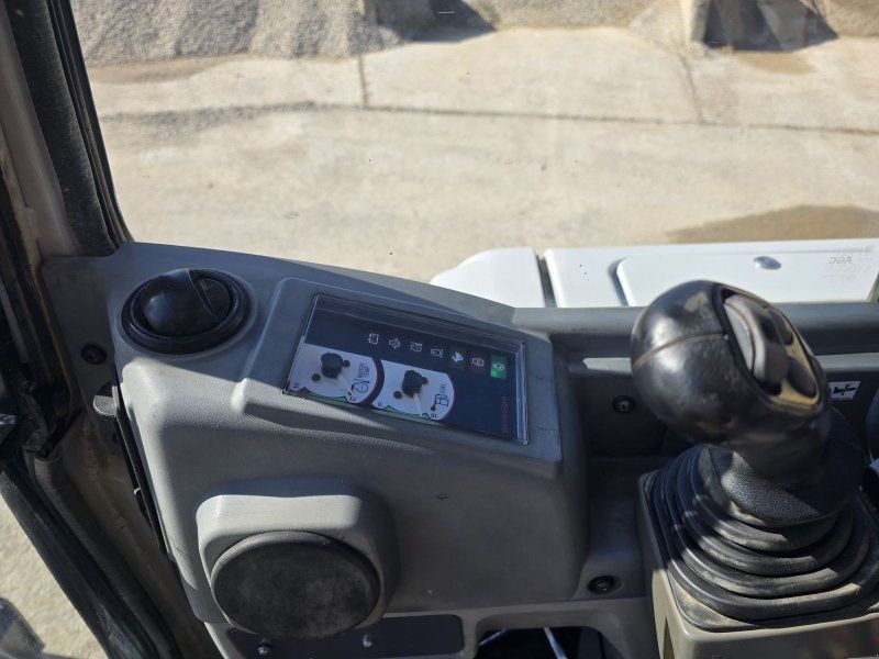 Takeuchi TB228