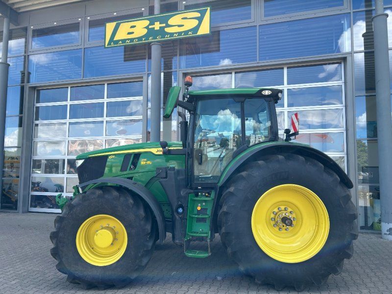 John Deere 6R215