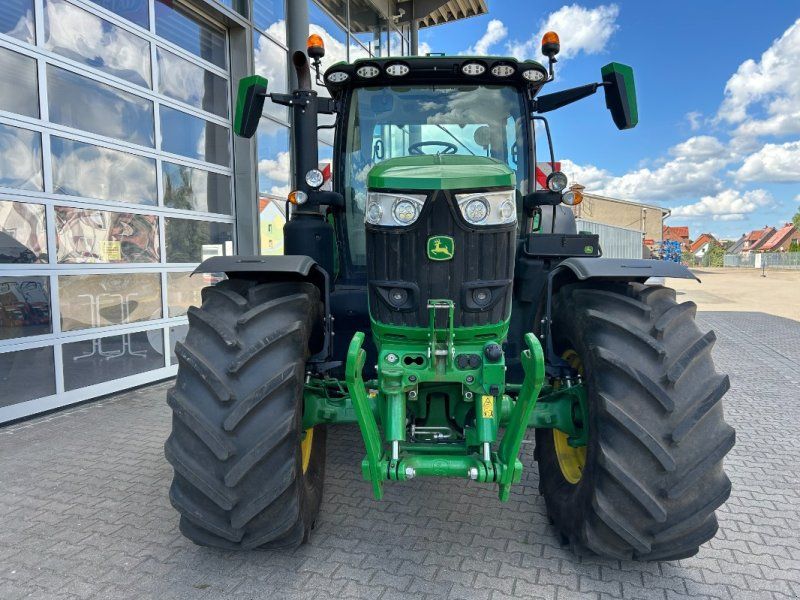 John Deere 6R215