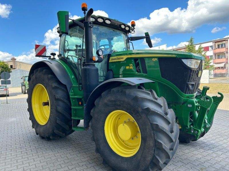 John Deere 6R215