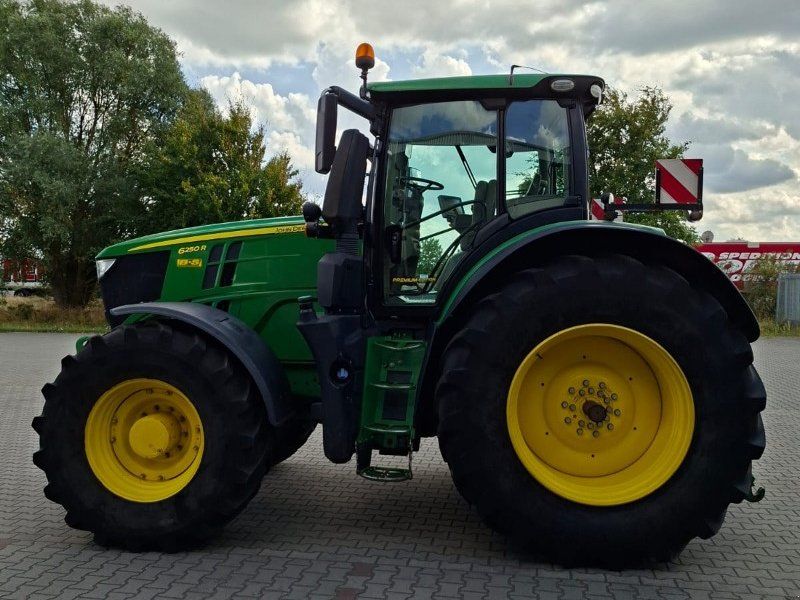 John Deere 6250R