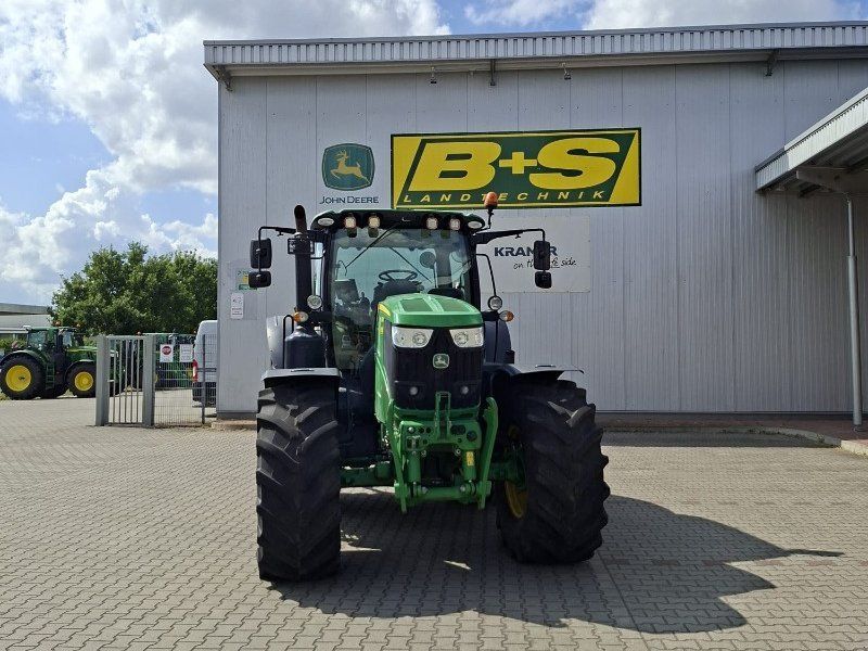 John Deere 6215R