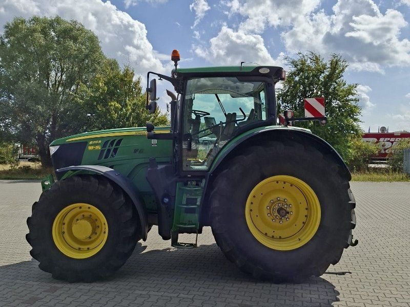 John Deere 6215R