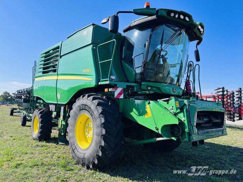 John Deere T670