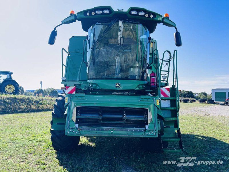 John Deere T670