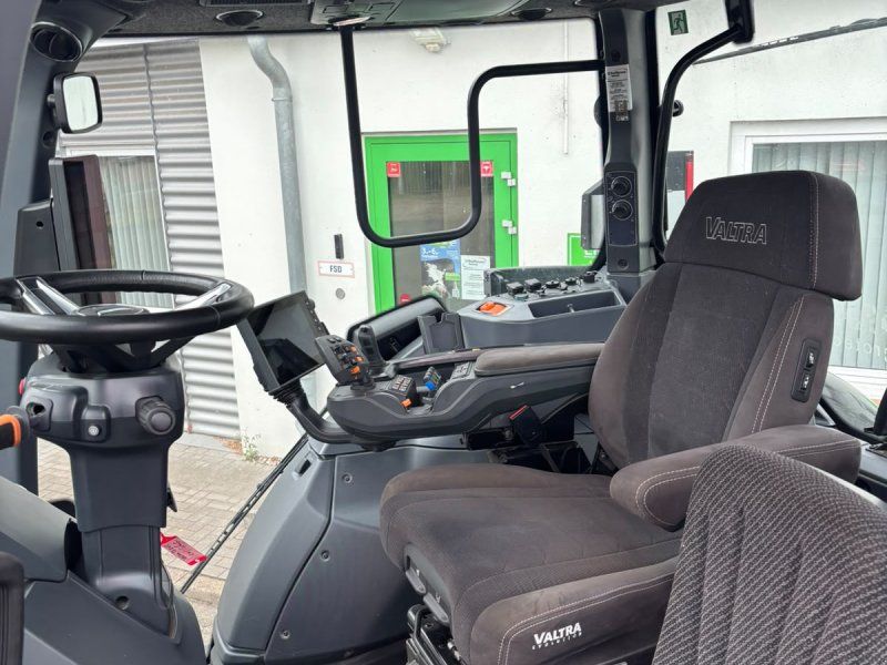 Valtra Q245 SmartTouch