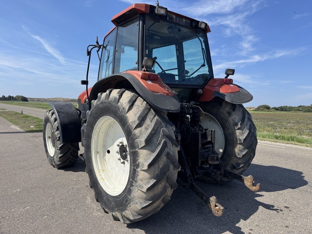 New Holland M160