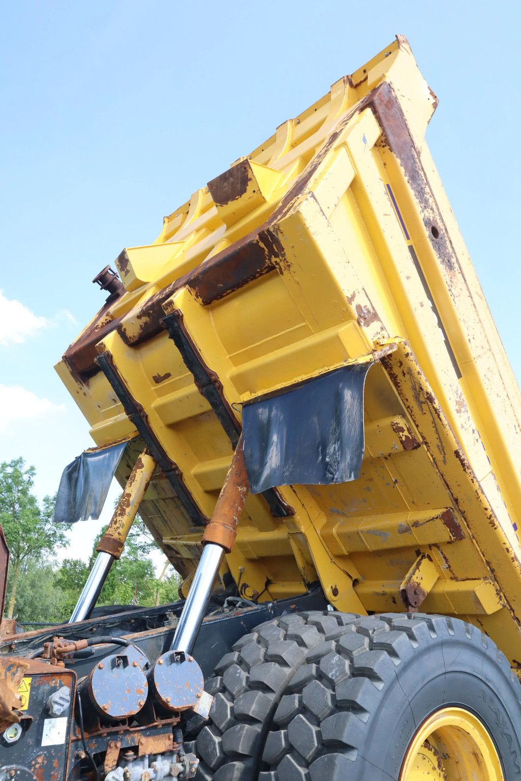 Komatsu HD405 -8E0 | 77 TON | GOOD TIRES