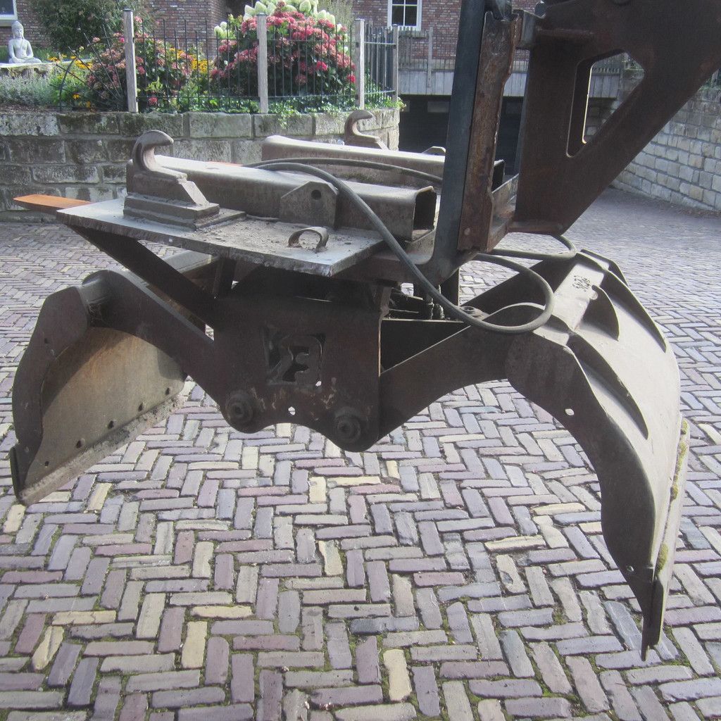 Bakker Sloop-sorteergrijper, Bakker knijpbak